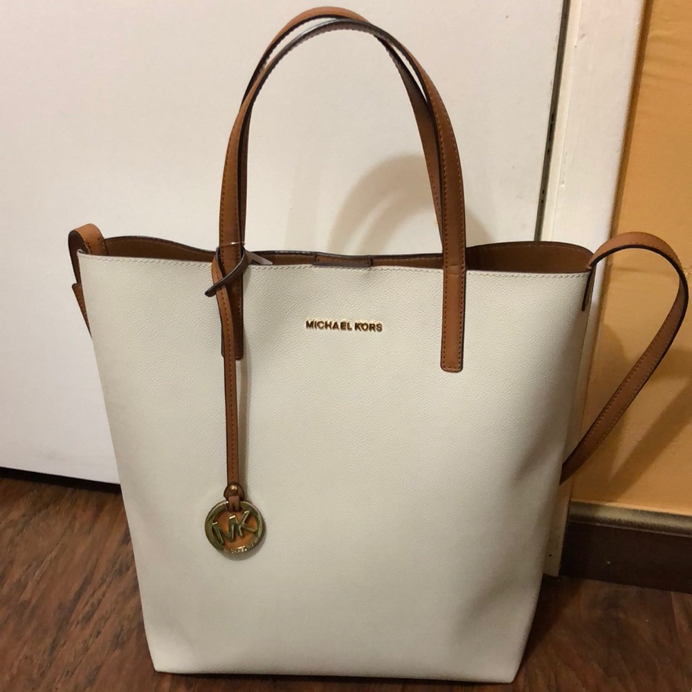 Michael Kors tote with wallet on chain